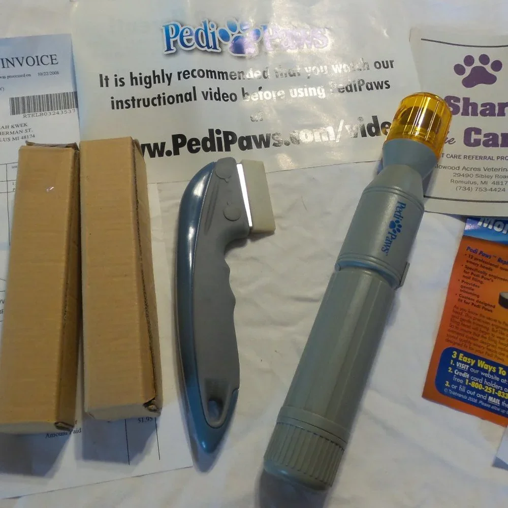 Pedi Paws Comfortable Pet Trimming Set with Extras